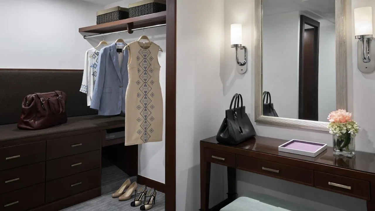 *****  The Peninsula Manila Hotel Makati City Philippines