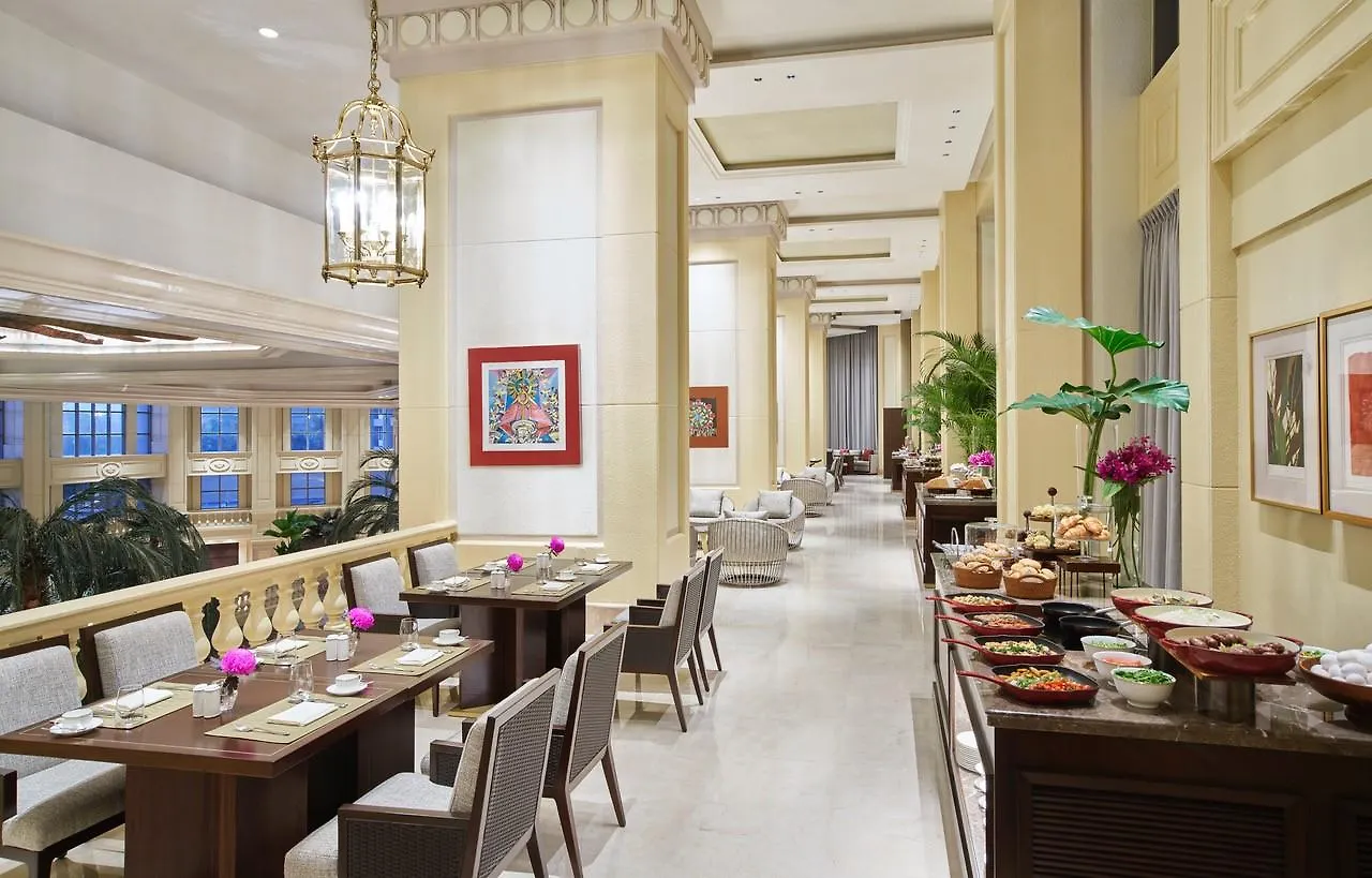 The Peninsula Manila Hotel Makati City 5*,
