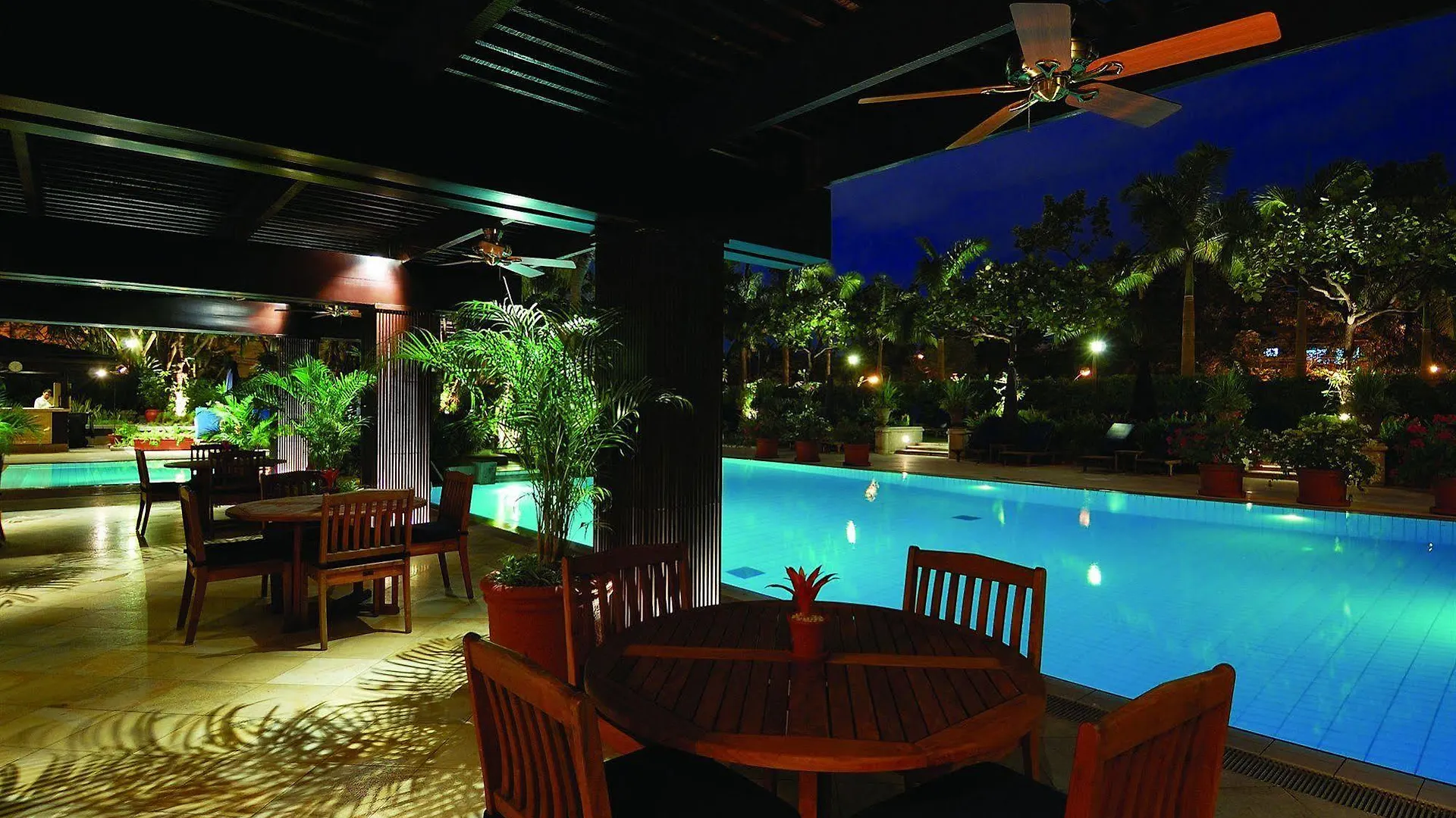 The Peninsula Manila Hotel Makati City 5*,